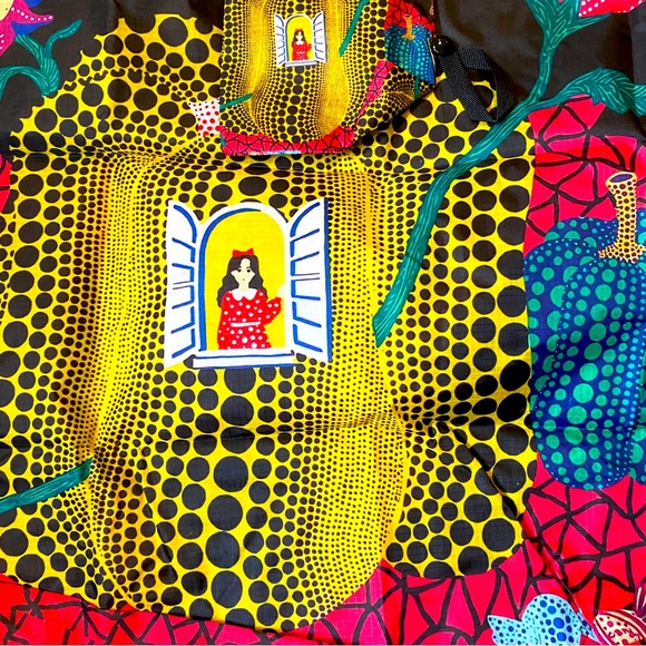 YAYOI KUSAMA LARGE COLORFUL SHOPPER BAG: GIRL LOOKING OUT OF PUMPKIN WINDOW - Picture 6 of 10
